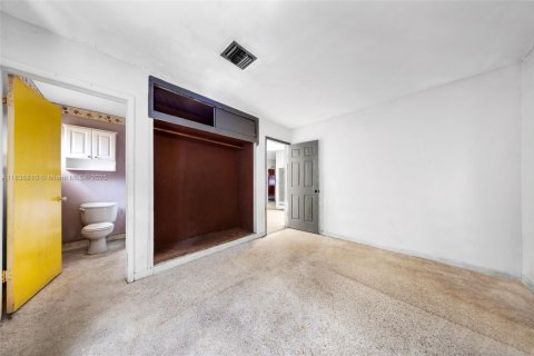 House in Miami Gardens, Florida 3 bedrooms, 128.11 sq.m. № 1949138 - photo 14