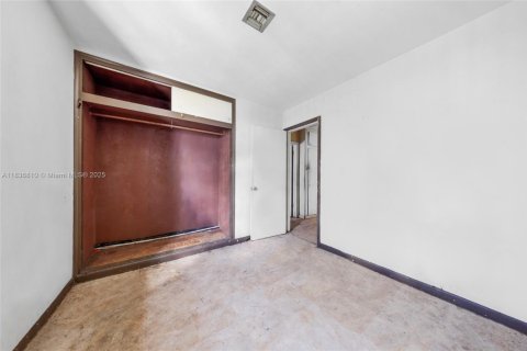 House in Miami Gardens, Florida 3 bedrooms, 128.11 sq.m. № 1949138 - photo 11