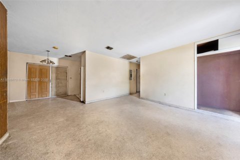 House in Miami Gardens, Florida 3 bedrooms, 128.11 sq.m. № 1949138 - photo 3