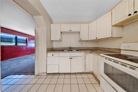 House in Miami Gardens, Florida 3 bedrooms, 128.11 sq.m. № 1949138 - photo 7