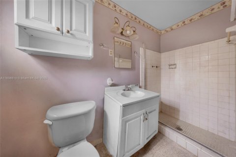 House in Miami Gardens, Florida 3 bedrooms, 128.11 sq.m. № 1949138 - photo 16