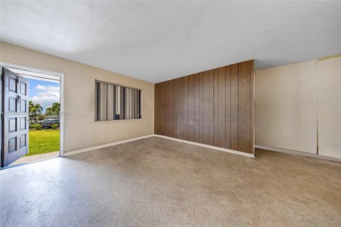 House in Miami Gardens, Florida 3 bedrooms, 128.11 sq.m. № 1949138 - photo 4
