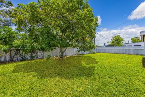 House in Miami Gardens, Florida 3 bedrooms, 128.11 sq.m. № 1949138 - photo 23