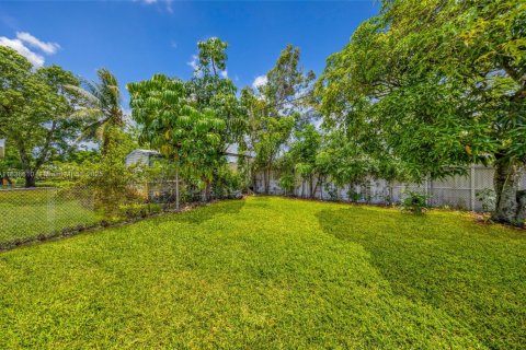 House in Miami Gardens, Florida 3 bedrooms, 128.11 sq.m. № 1949138 - photo 21