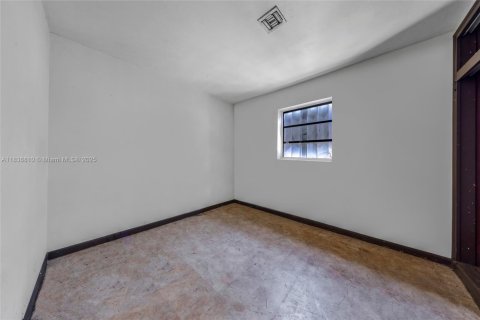 House in Miami Gardens, Florida 3 bedrooms, 128.11 sq.m. № 1949138 - photo 10