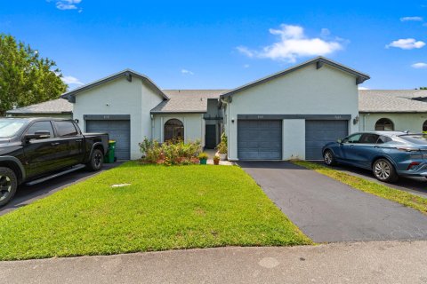 Adosado en venta en Tamarac, Florida, 2 dormitorios, 116.69 m2 № 2088256 - foto 2