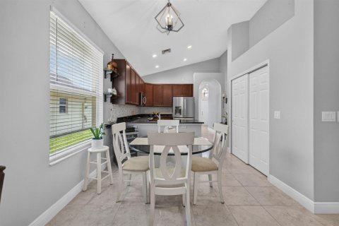 Villa ou maison à vendre à St. Lucie, Floride: 4 chambres, 165.92 m2 № 2187701 - photo 16