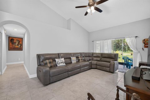 Villa ou maison à vendre à St. Lucie, Floride: 4 chambres, 165.92 m2 № 2187701 - photo 18