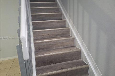 Adosado en venta en Homestead, Florida, 4 dormitorios, 143.44 m2 № 1949327 - foto 7