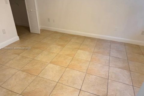 Copropriété à louer à Pembroke Pines, Floride: 2 chambres, 79.34 m2 № 1993073 - photo 14