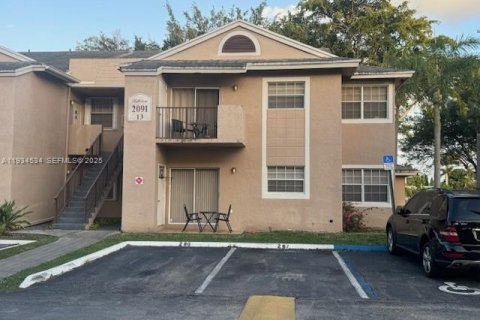 Copropriété à louer à Pembroke Pines, Floride: 2 chambres, 79.34 m2 № 1993073 - photo 1
