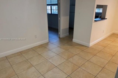 Copropriété à louer à Pembroke Pines, Floride: 2 chambres, 79.34 m2 № 1993073 - photo 12