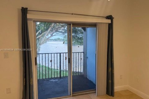 Copropriété à louer à Pembroke Pines, Floride: 2 chambres, 79.34 m2 № 1993073 - photo 16