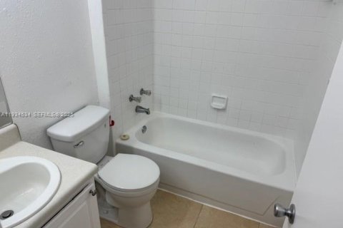 Copropriété à louer à Pembroke Pines, Floride: 2 chambres, 79.34 m2 № 1993073 - photo 9