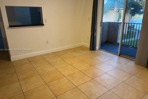 Copropriété à louer à Pembroke Pines, Floride: 2 chambres, 79.34 m2 № 1993073 - photo 5