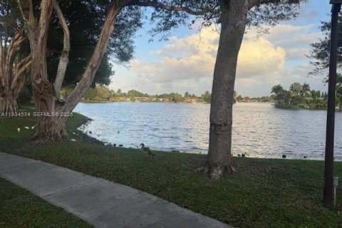 Copropriété à louer à Pembroke Pines, Floride: 2 chambres, 79.34 m2 № 1993073 - photo 3