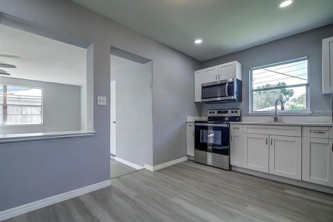 House in Lakeland, Florida 3 bedrooms, 103.49 sq.m. № 2218359 - photo 9