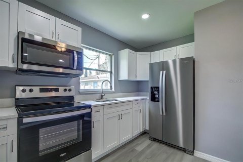 House in Lakeland, Florida 3 bedrooms, 103.49 sq.m. № 2218359 - photo 7