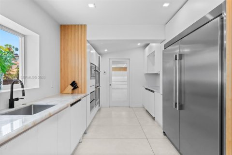 Casa en venta en Miami Beach, Florida, 6 dormitorios, 454.48 m2 № 2186295 - foto 15