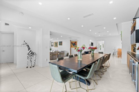 Casa en venta en Miami Beach, Florida, 6 dormitorios, 454.48 m2 № 2186295 - foto 6