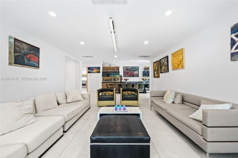 Casa en venta en Miami Beach, Florida, 6 dormitorios, 454.48 m2 № 2186295 - foto 9