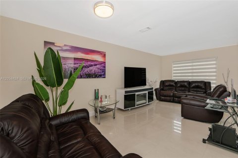 Villa ou maison à Sweetwater, Floride 3 chambres, 129.32 m2 № 2278402