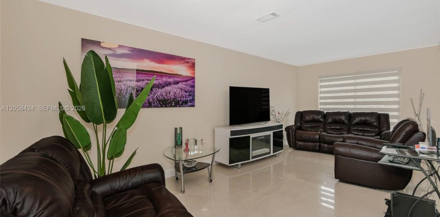 Villa ou maison à Sweetwater, Floride 3 chambres, 129.32 m2 № 2278402