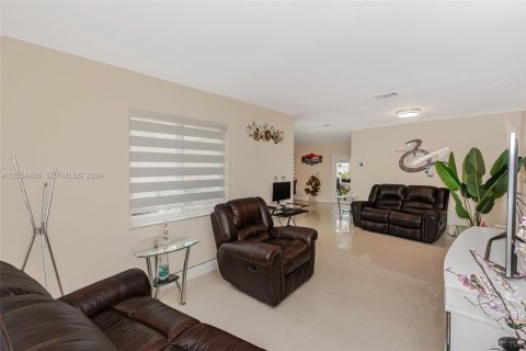 Villa ou maison à vendre à Sweetwater, Floride: 3 chambres, 129.32 m2 № 2278402 - photo 3