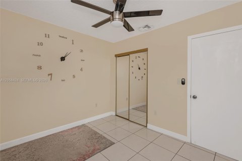 Villa ou maison à vendre à Sweetwater, Floride: 3 chambres, 129.32 m2 № 2278402 - photo 17