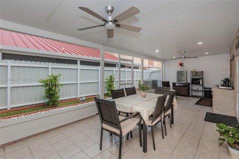 Villa ou maison à vendre à Sweetwater, Floride: 3 chambres, 129.32 m2 № 2278402 - photo 26