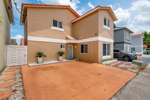 Villa ou maison à vendre à Sweetwater, Floride: 3 chambres, 129.32 m2 № 2278402 - photo 28