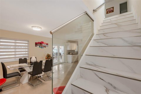 Villa ou maison à vendre à Sweetwater, Floride: 3 chambres, 129.32 m2 № 2278402 - photo 12