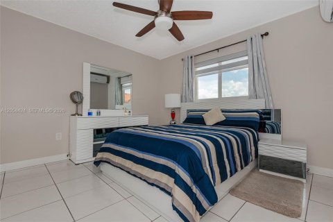 Villa ou maison à vendre à Sweetwater, Floride: 3 chambres, 129.32 m2 № 2278402 - photo 18