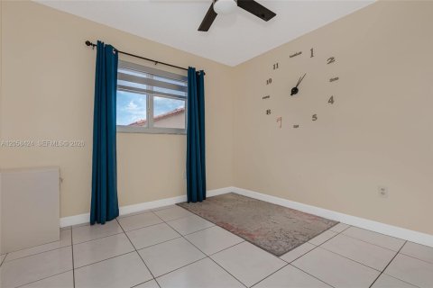 Villa ou maison à vendre à Sweetwater, Floride: 3 chambres, 129.32 m2 № 2278402 - photo 16
