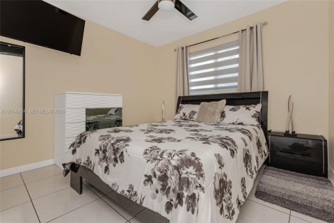 Villa ou maison à vendre à Sweetwater, Floride: 3 chambres, 129.32 m2 № 2278402 - photo 13