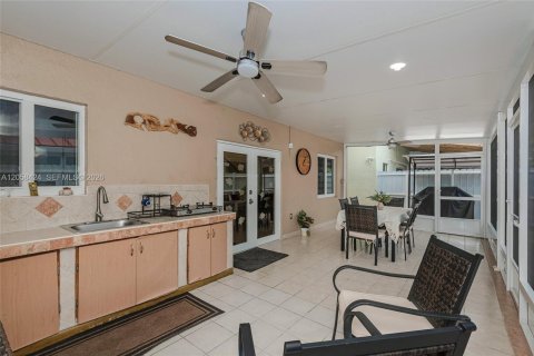 Villa ou maison à vendre à Sweetwater, Floride: 3 chambres, 129.32 m2 № 2278402 - photo 25