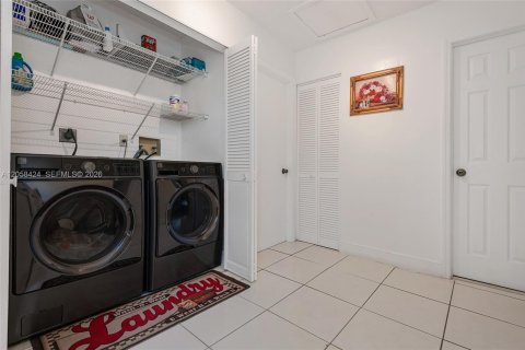 Villa ou maison à vendre à Sweetwater, Floride: 3 chambres, 129.32 m2 № 2278402 - photo 23