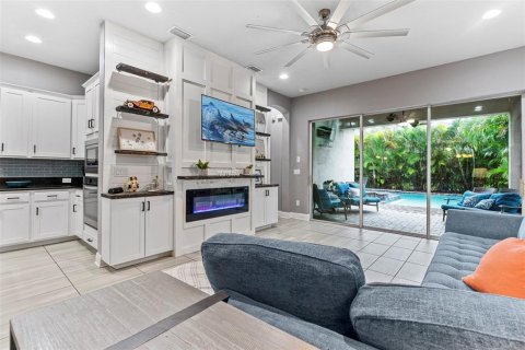 Villa ou maison à vendre à Apollo Beach, Floride: 4 chambres, 231.79 m2 № 1900001 - photo 7