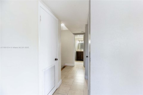 Adosado en venta en Miami, Florida, 3 dormitorios, 146.97 m2 № 1689320 - foto 14