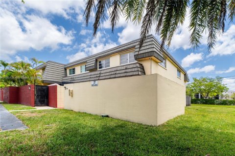 Adosado en venta en Miami, Florida, 3 dormitorios, 146.97 m2 № 1689320 - foto 2