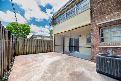 Adosado en venta en Miami, Florida, 3 dormitorios, 146.97 m2 № 1689320 - foto 21