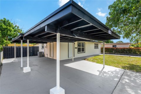 House in Lauderhill, Florida 3 bedrooms, 123.1 sq.m. № 2034906 - photo 20