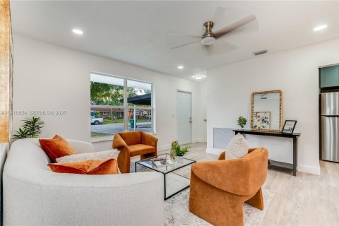 House in Lauderhill, Florida 3 bedrooms, 123.1 sq.m. № 2034906 - photo 4