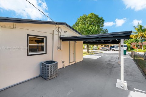 House in Lauderhill, Florida 3 bedrooms, 123.1 sq.m. № 2034906 - photo 19