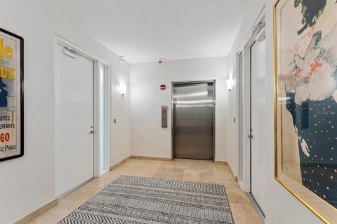 Copropriété à louer à Longboat Key, Floride: 3 chambres, 273.13 m2 № 2101273 - photo 3