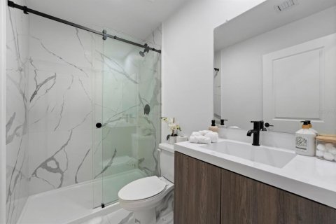 Casa en venta en Mascotte, Florida, 4 dormitorios, 202.34 m2 № 1673332 - foto 21