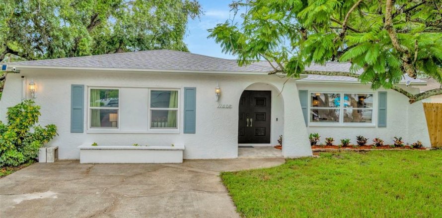 House in Seminole, Florida 4 bedrooms, 187.01 sq.m. № 2400191