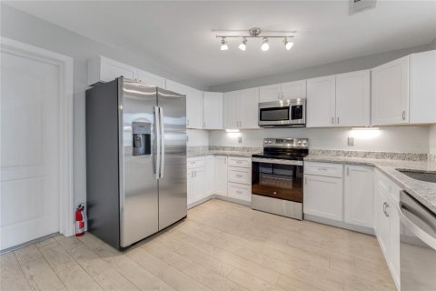 Villa ou maison à vendre à Ormond Beach, Floride: 3 chambres, 207.17 m2 № 2225540 - photo 3