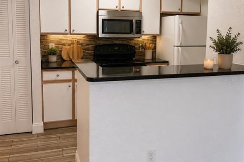 Condo in Kissimmee, Florida, 2 bedrooms  № 2203070 - photo 2