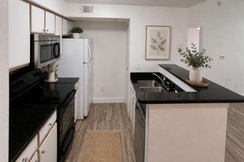 Condo in Kissimmee, Florida, 2 bedrooms  № 2203070 - photo 10